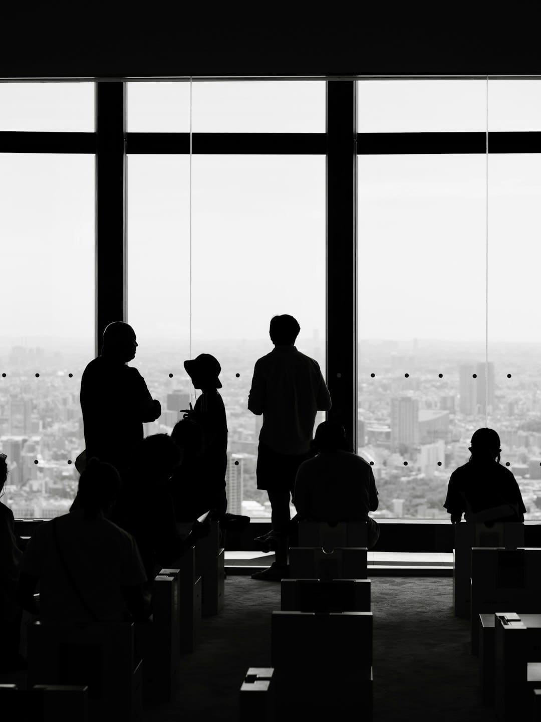 抱负阵痛,蔚来“豪赌”,小鹏逆袭!2025新能源中场战事复盘